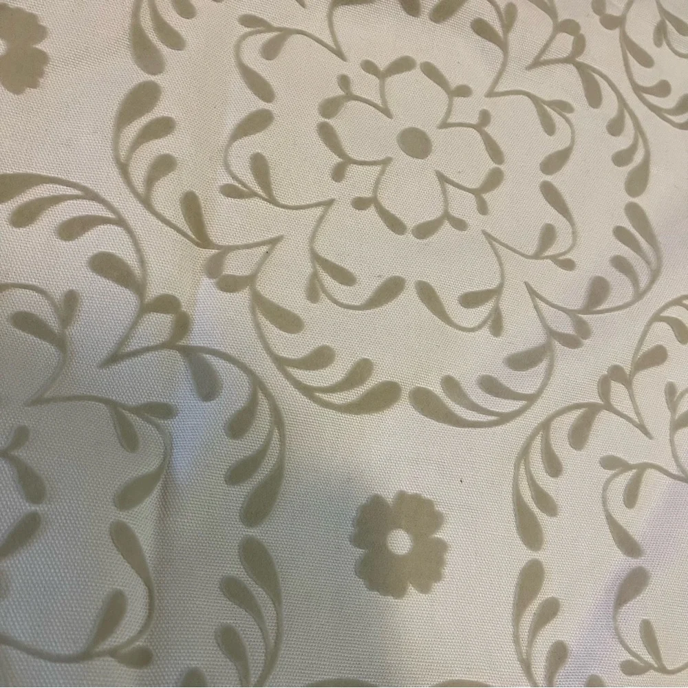 Pottery Barn Kids White With Gray Velvet Floral Pattern Sweet Flower Size 44x63”